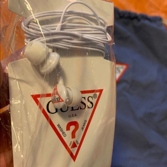 Guess bag and earbud headphones - Picture 2 of 4